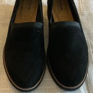 Clarks Women’s Suede Size 8 Wide Loafer